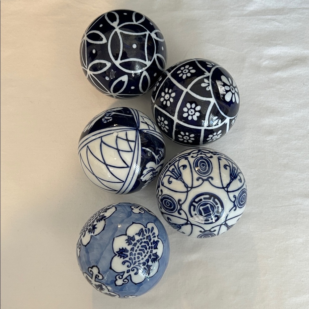 Home Decor 5 spheres in basket Ceramic Chinoiserie Orbs Cobalt blue table decor - Picture 5 of 6